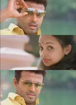 jalolsavam memes, memes, plain memes, jalolsavam movie meme, jalolsavam movie plain meme, jalolsavam movie malayalam memes - Dubai Jose looking at Daisy